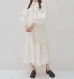 ホワイト フリル付き ロングワンピース