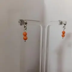オレンジ珊瑚染めのサージカルピアス