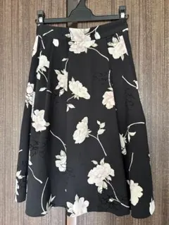 レッセパッセ　花柄スカートのサムネイル