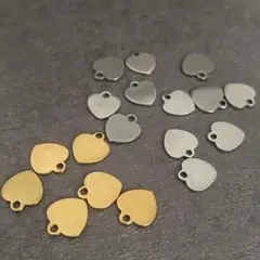 【大特価】ハンドメイドパーツ　ステンレス製　ミニハートチャーム　ゴールドシルバー