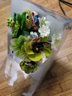 緑系花飾りとタッセル付きかんざし