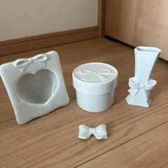 ポーセラーツ　白磁　リボンセット　新品　小物入　写真立て　箸置き　ペン立てのサムネイル