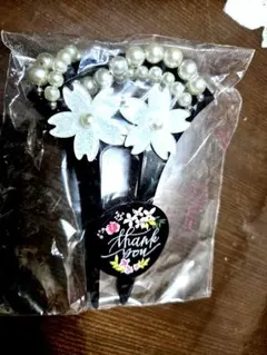 髪飾り 黒 パール付き 花