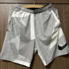 NIKE DRY-FIT バスケットボール　ショートパンツ　Sサイズのサムネイル