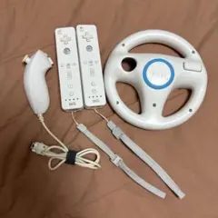 Wiiリモコン2本とヌンチャク、ハンドルセット