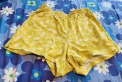 ボタニカル柄 ショートパンツ イエロー　ユニクロ　ルームウェアのサムネイル
