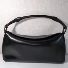 シャルルジョルダンのシンプルな黒いハンドバッグ