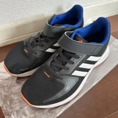adidas キッズ　スニーカー　22.5㎝　黒