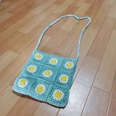 ミントグリーン 花モチーフ ポシェット