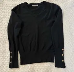 金ボタン ニット