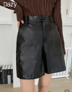 黒 合成皮革 ハイウエストショートパンツ