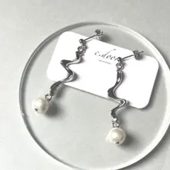 NO.1382 ロジウムウェーブスティックとコットンパール イヤリング/ピアス