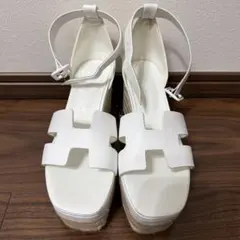 【1回着用のみ】ホワイト ストラップ付きウェッジサンダル