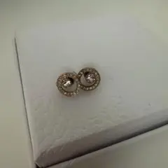 スワロフスキーゴールド系ストーン付きスタッドピアス