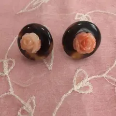 本鼈甲珊瑚バラ彫り付きイヤリング