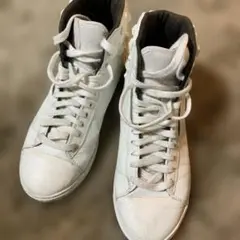 DIESEL スタッズ付きホワイトスニーカー