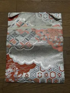 340 銀地に落ち着いたモチーフ　アンティーク　名古屋帯　正絹　長期保管　黄変有