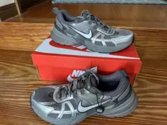 Nike ナイキV2Kラン ケイブストーン(27.0cm)