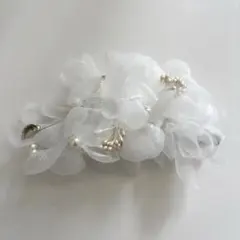 ホワイトシフォン花モチーフヘアクリップ　ブライダル