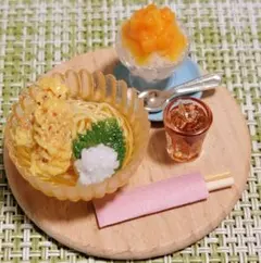 ミニチュアフード 冷やしぶっかけちくわ天うどん とマンゴーのかき氷