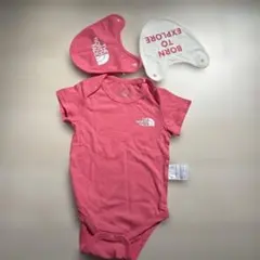 THE NORTH FACE ピンクロンパースとスタイセット