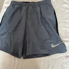 Nike DRI-FIT グレーショートパンツ Lサイズ