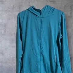 ユニクロ　UNIQLO エアリズムUVカットパーカー　Lサイズ