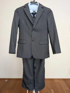 入学　卒業　卒園グレー フォーマルスーツ 100cm〜
