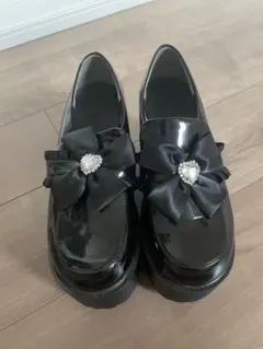 黒いリボン付き厚底フォーマルシューズ