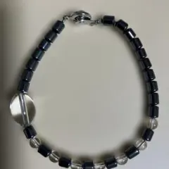 41.シンプルな黒と透明ビーズネックレス