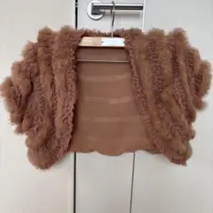 ベージュ フリル付きボレロ　半袖　ラビットファー