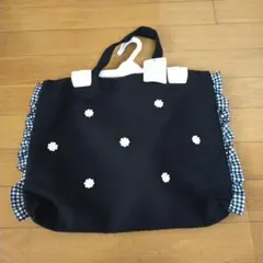 黒いトートバッグ ギンガムチェックフリル