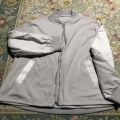 ライトグレー ジップアップジャケット