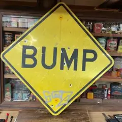 USA ストリート看板　BUMP弾痕看板