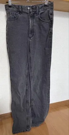 GU ハイライズストレートジーンズ