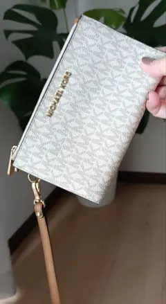 MICHAEL KORS フラグメントケース ホワイト