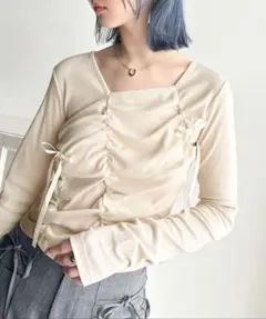 【mily bilet】サテンリボン付き袖口刺繍ギャザーリブカットソー