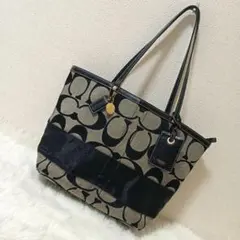 コーチ　シグネチャー　トートバッグ　チャーム　ブラック　10124
