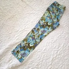 ❣️未使用美品❣️花柄 ストレッチパンツのサムネイル