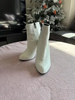 ダイアナ　ホワイト ショートブーツ