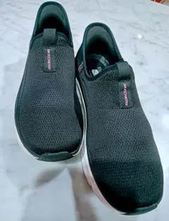 SKECHERS SLIP-INS 美品ブラック リラックスフィット　24.5