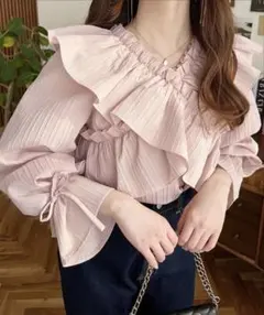 値下げ‼️ ドビーストライプマルチウェイオフショルクロスフリルショート丈ブラウス