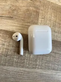 AirPods本体 ホワイト 充電ケース付き　片耳
