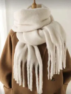 ホワイトマフラー　幅38cm 長さ230cm