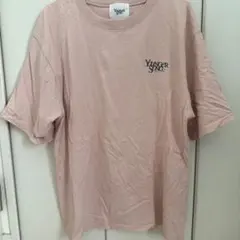 Younger Song Tシャツ ピンク ロゴプリント