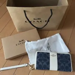 COACH ロゴ入り長財布 ネイビー/ホワイト