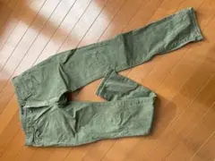 オリーブグリーン チノパン