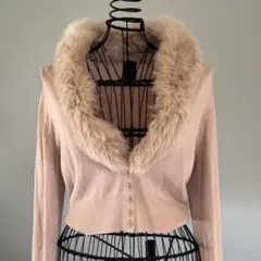 ベージュmファー付きクロップドカーディガン