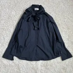 26SS 極美品✨️エトレトーキョー SANTEボウタイリボンシャツ 紺 3.8万のサムネイル