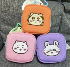 ちいかわ カラビナつき刺繍スクエアミニポーチ　ちいかわ　モモンガ　シーサー